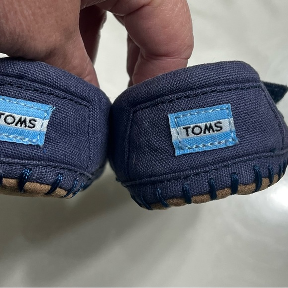 TOMS /baby Shoes Unisex Size 3 Blue
Canvas Classic Slip-Ons EUC - Picture 5 of 6